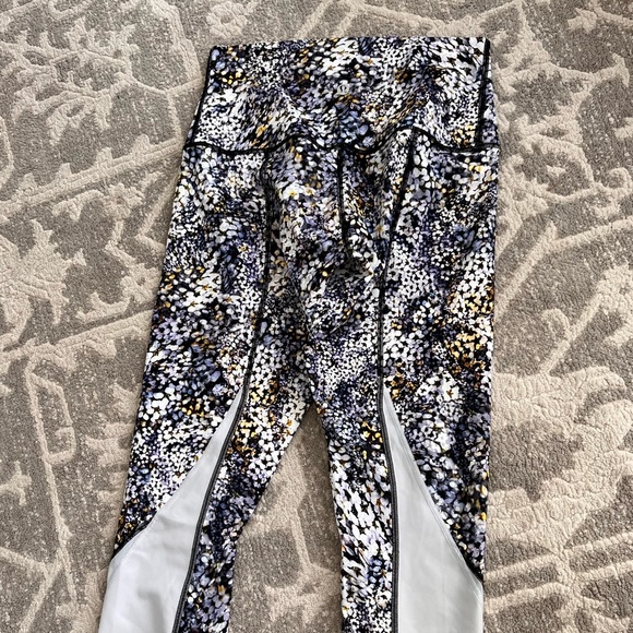 Lululemon Wunder Under Crop High-Rise
Lululemon. A10 - Picture 4 of 6